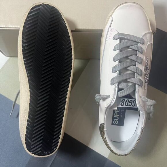 Golden Goose Sneakers White Sneakers - Picture 5 of 8